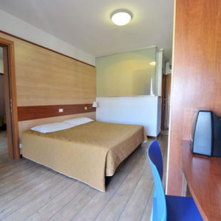 Hotel Centro Turistico Gardesano بوسولينغو المظهر الخارجي الصورة