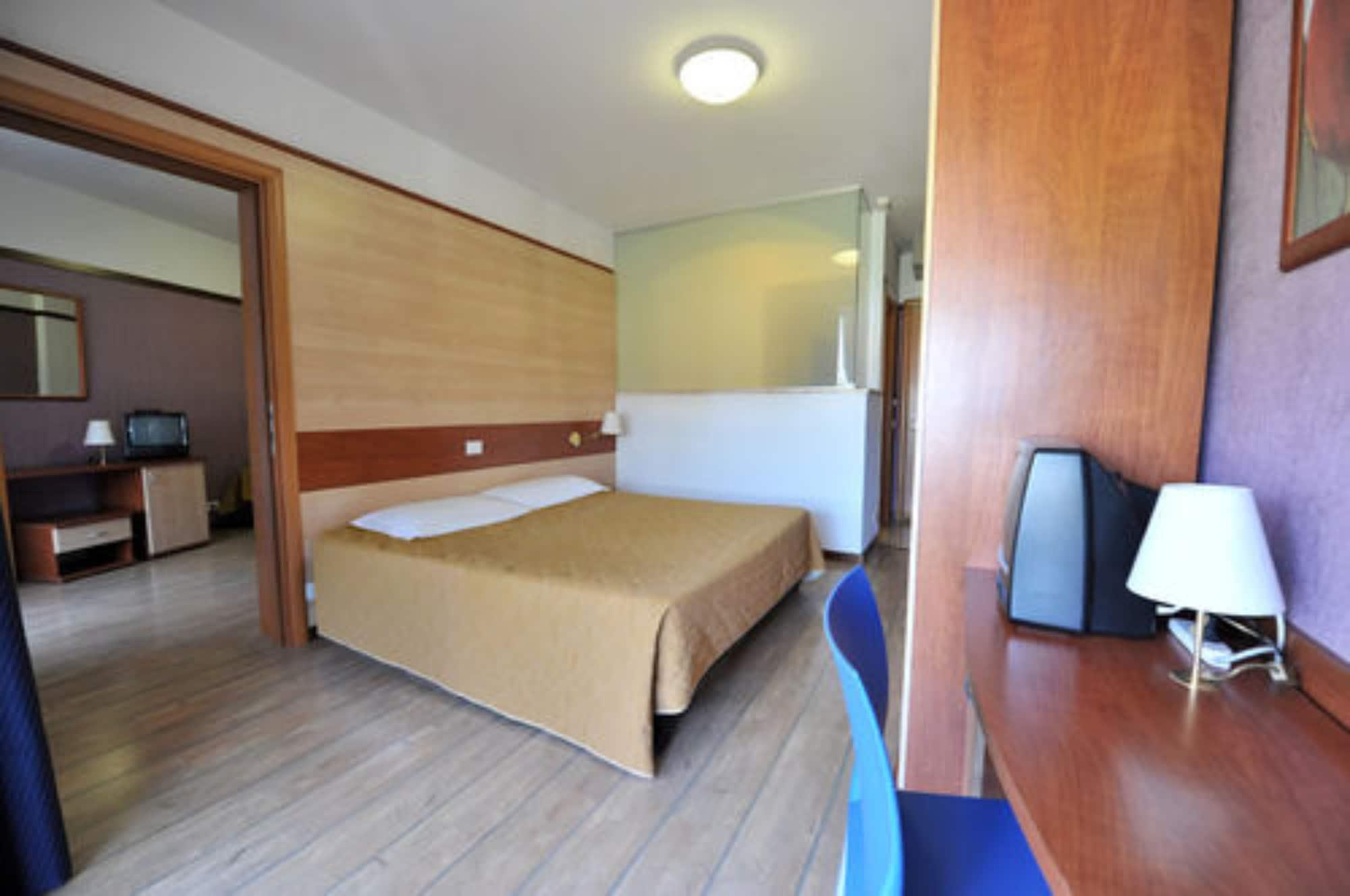 Hotel Centro Turistico Gardesano بوسولينغو المظهر الخارجي الصورة