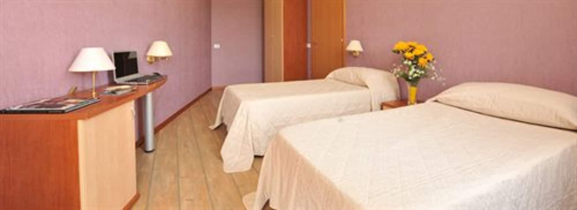 Hotel Centro Turistico Gardesano بوسولينغو المظهر الخارجي الصورة