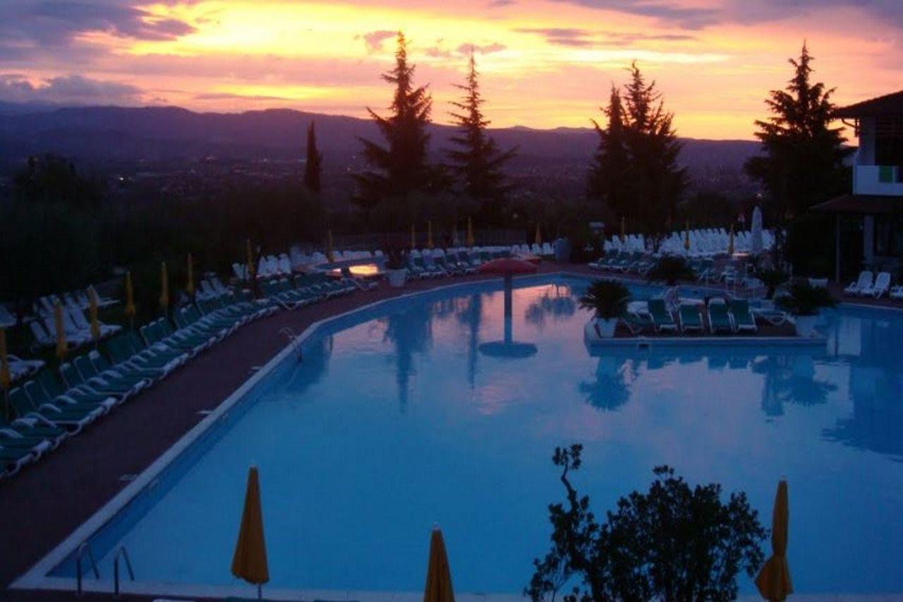 Hotel Centro Turistico Gardesano بوسولينغو المظهر الخارجي الصورة