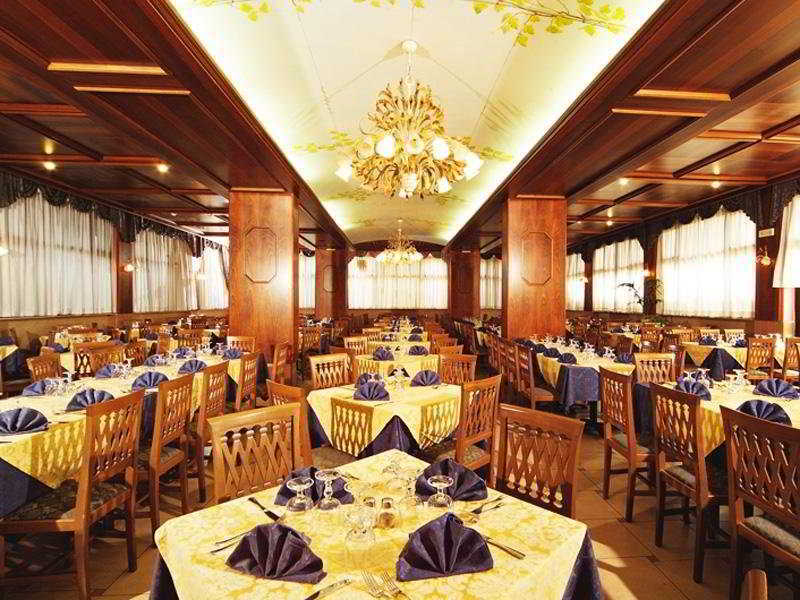 Hotel Centro Turistico Gardesano بوسولينغو المطعم الصورة