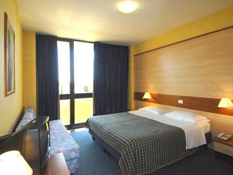 Hotel Centro Turistico Gardesano بوسولينغو المظهر الخارجي الصورة