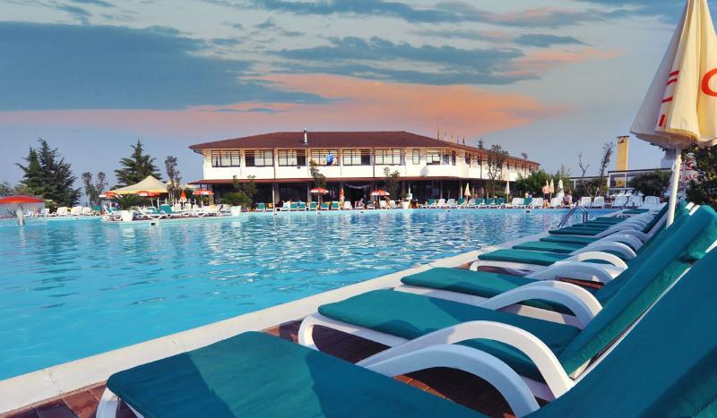 Hotel Centro Turistico Gardesano بوسولينغو المظهر الخارجي الصورة
