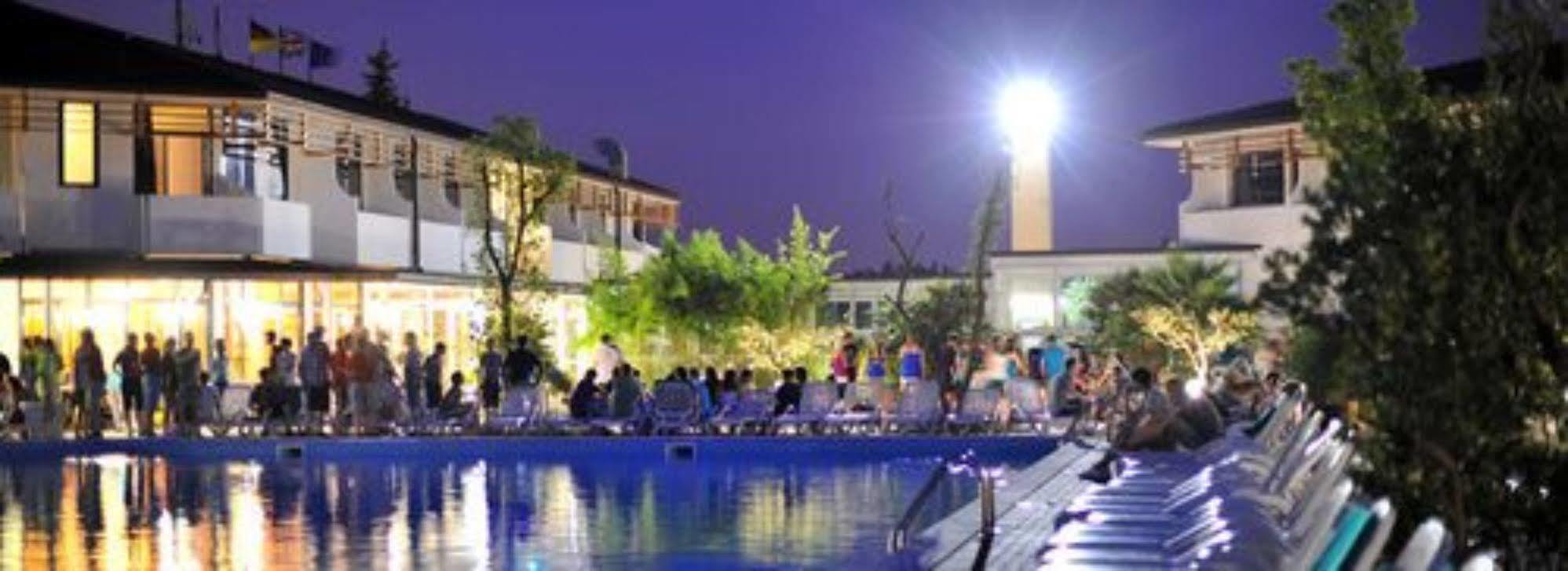 Hotel Centro Turistico Gardesano بوسولينغو المظهر الخارجي الصورة