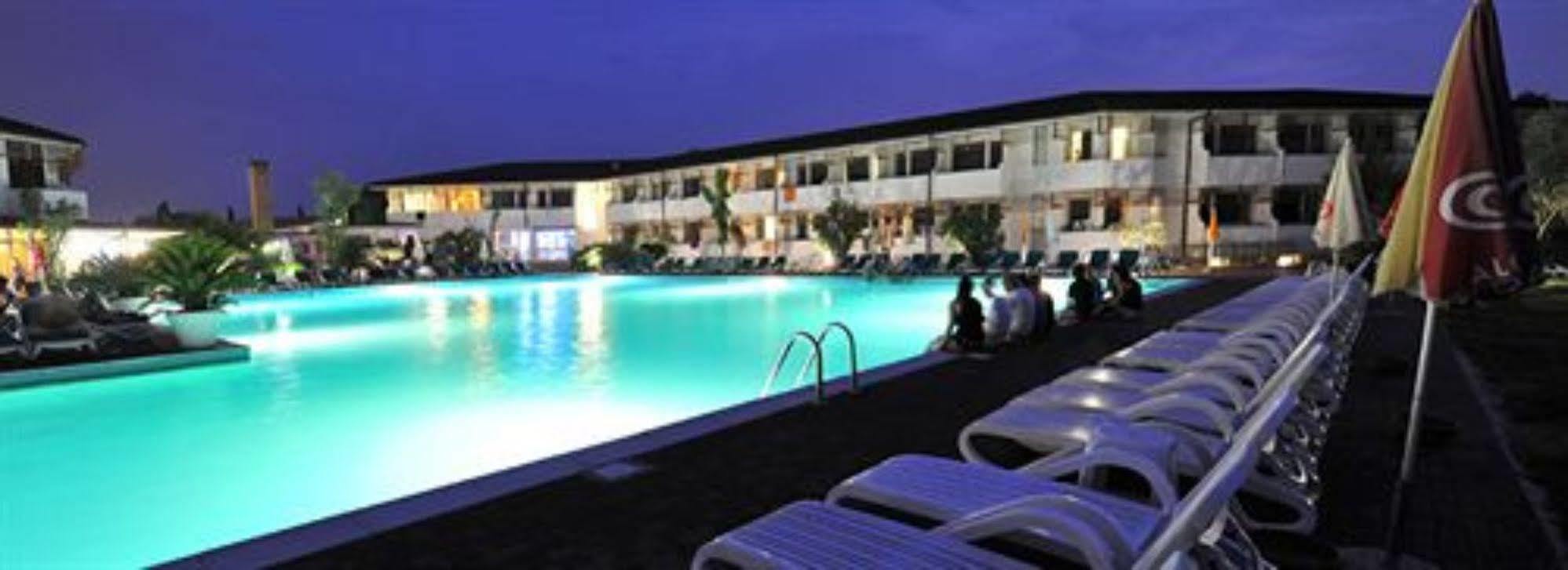 Hotel Centro Turistico Gardesano بوسولينغو المظهر الخارجي الصورة